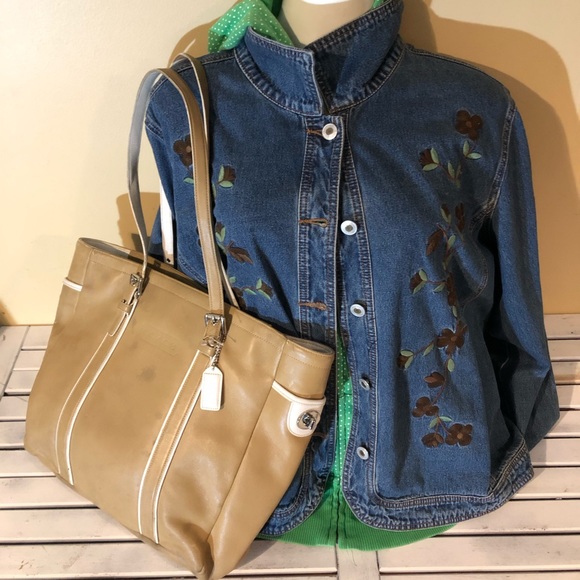 Coach Handbags - Coach Leather Lunch Gallery Tote